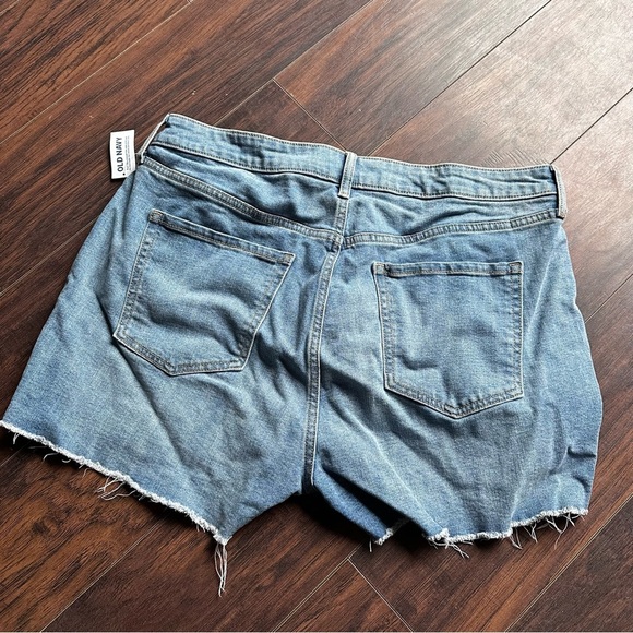Old Navy High Rise Curvy Straight Cut Off Jean Shorts - Picture 2 of 4